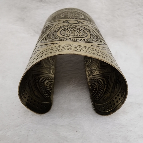 SOLD- Bronzed Eye Cuff - Picture 5 of 9